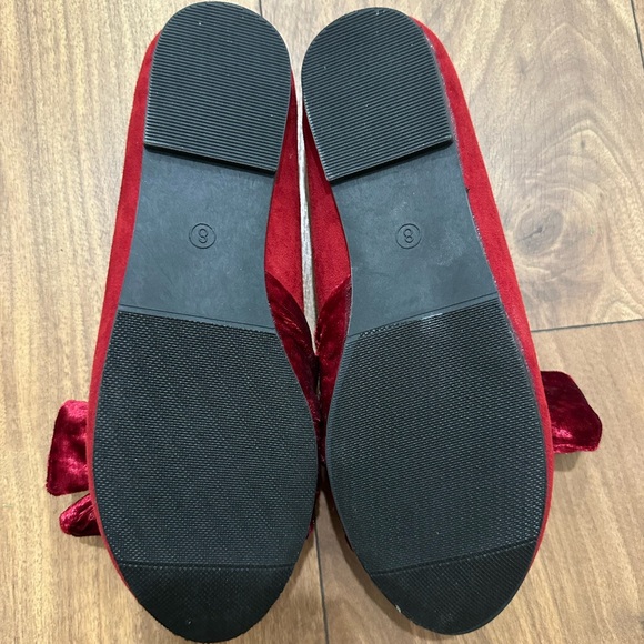 Size 8, red flats with bows - Picture 5 of 5